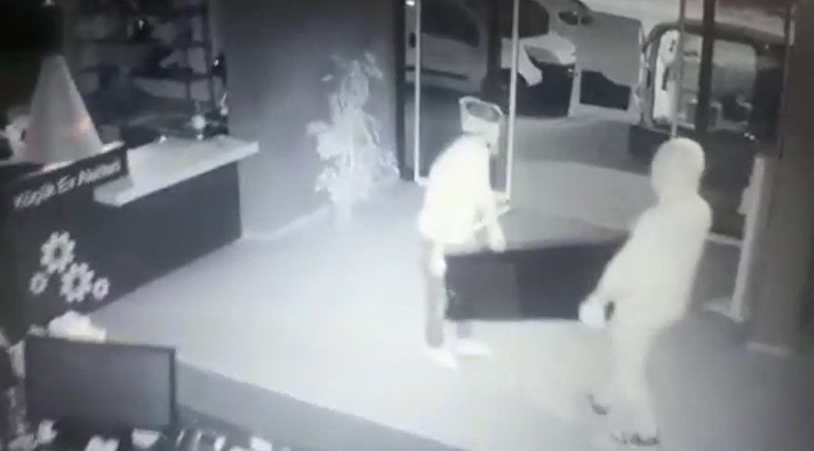 10 Gün Çalıştığı İş Yerinde İçinde 2 Milyonluk Para Ve Ziynet Eşyası Olan Kasayı Çaldı