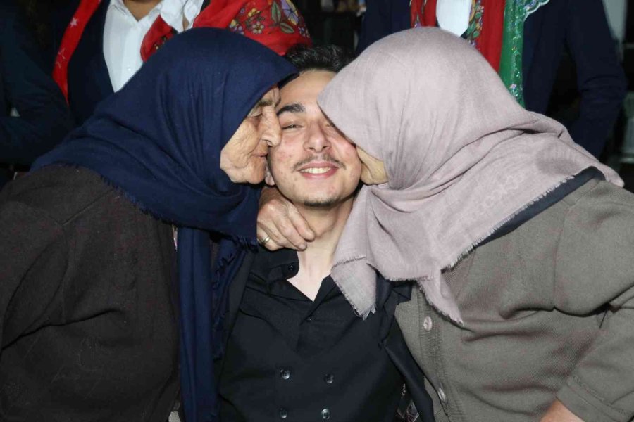 Karaörenli ’kınalı Kuzular’ Askere Uğurlandı