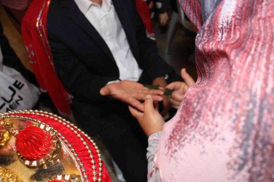 Karaörenli ’kınalı Kuzular’ Askere Uğurlandı