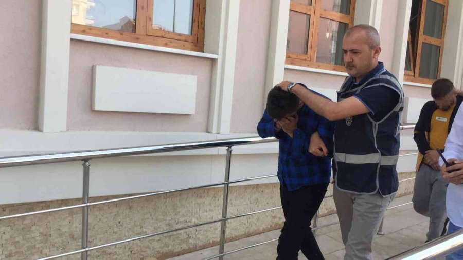 10 Gün Çalıştığı İş Yerinde İçinde 2 Milyonluk Para Ve Ziynet Eşyası Olan Kasayı Çaldı