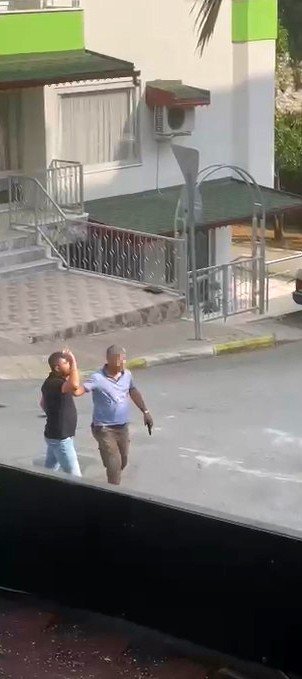 Alman Kadın Ve Rus Erkeğin Yaralandığı Silahlı Kavganın Sebebi Alacak Verecek Davası Çıktı