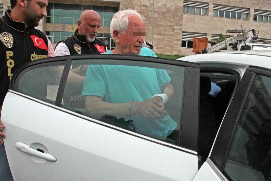 Gürültü Uyarısında Bulunan Yöneticiyi Bıçaklayarak Öldüren Kiracı, Adliyeye Sevk Edildi