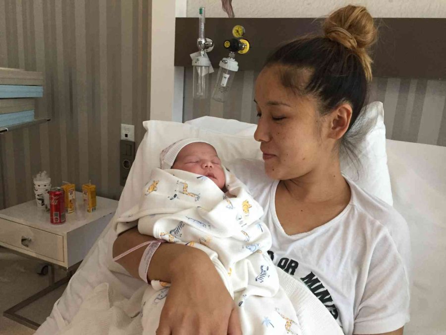 Antalya’da Takside Doğum Mutluluğu