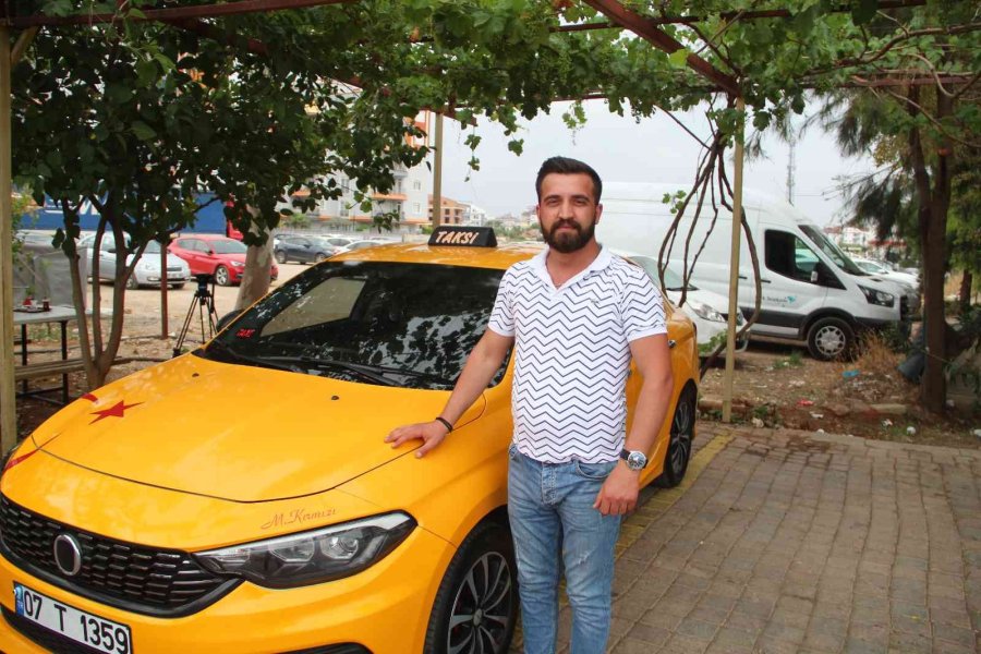 Antalya’da Takside Doğum Mutluluğu