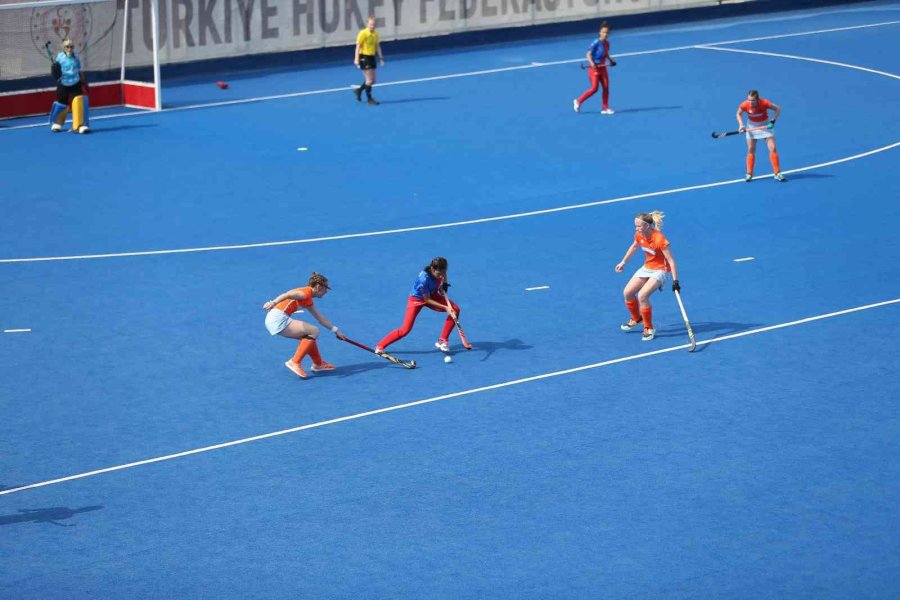 Alanya’da Avrupa Kadınlar Açık Kulüpler Hokey Şampiyonası Yapıldı