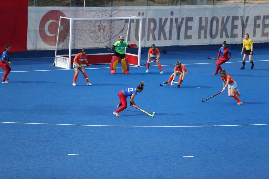 Alanya’da Avrupa Kadınlar Açık Kulüpler Hokey Şampiyonası Yapıldı