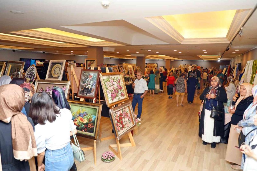 El Emeği Eserler Ziyaretçilerin Beğenisine Sunuldu