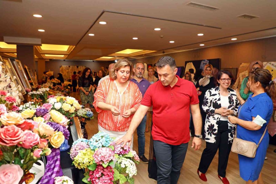 El Emeği Eserler Ziyaretçilerin Beğenisine Sunuldu