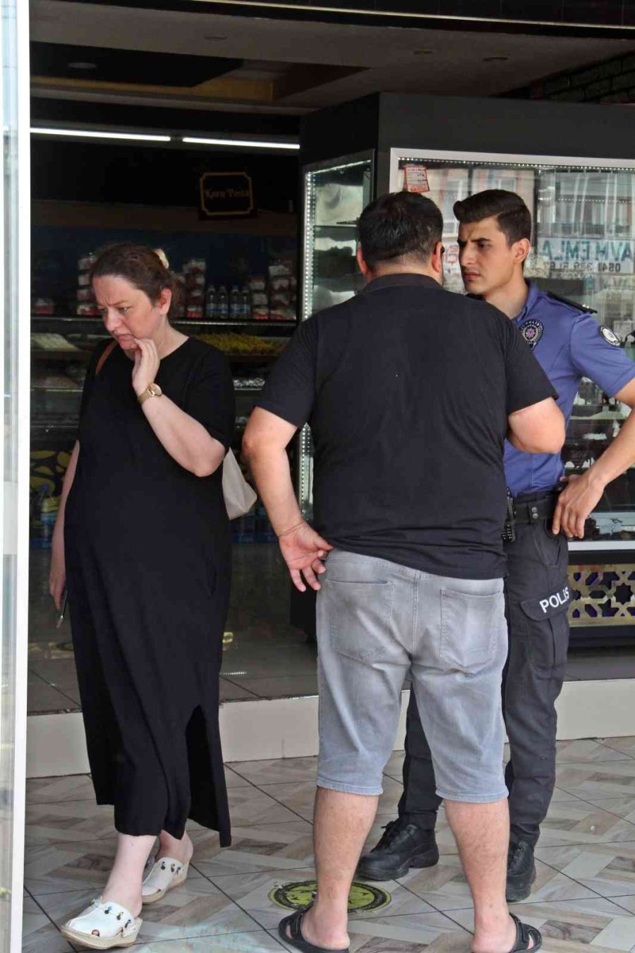 Fırıncı, Ucuz Ekmek Satan Fırını Kurşunladı