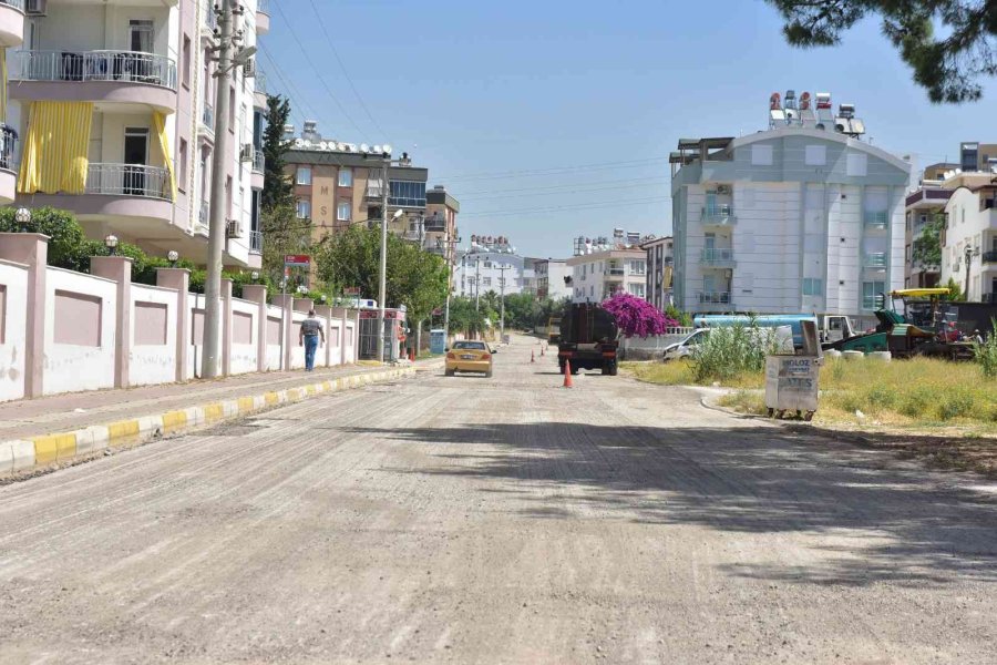 Kepez’de Hasar Gören Yollar Düzeltiliyor