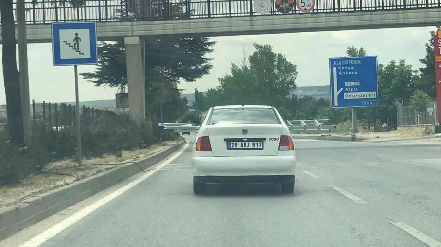 Trafikteki İlginç Anlar Cep Telefonu Kamerasına Yansıdı