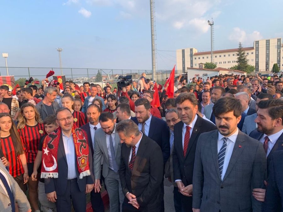 Bakan Kasapoğlu’ndan Eskişehirspor İçin ‘modernize Edilmiş Tesis’ Müjdesi