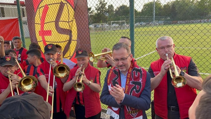 Bakan Kasapoğlu’ndan Eskişehirspor İçin ‘modernize Edilmiş Tesis’ Müjdesi
