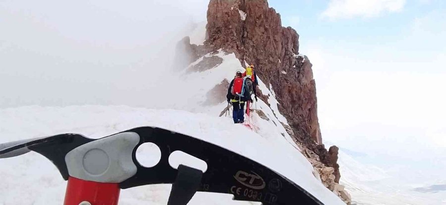 Erciyes Kuzey Buzul Zirve Tırmanışı Başarıyla Gerçekleştirildi