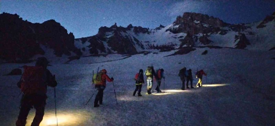 Erciyes Kuzey Buzul Zirve Tırmanışı Başarıyla Gerçekleştirildi