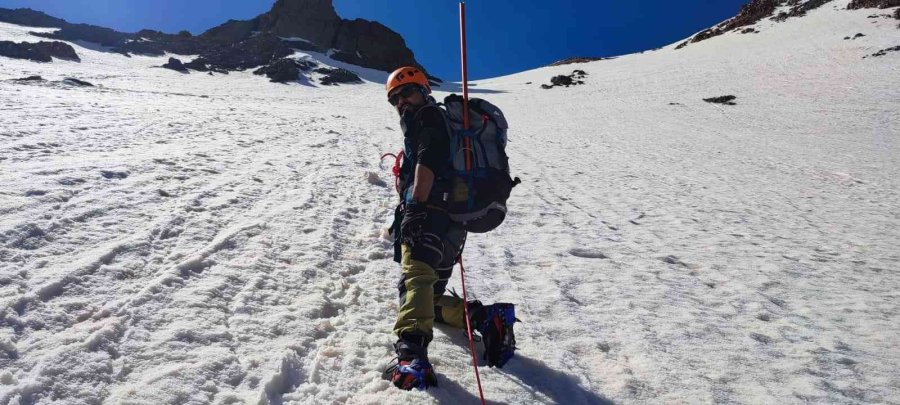 Erciyes Kuzey Buzul Zirve Tırmanışı Başarıyla Gerçekleştirildi