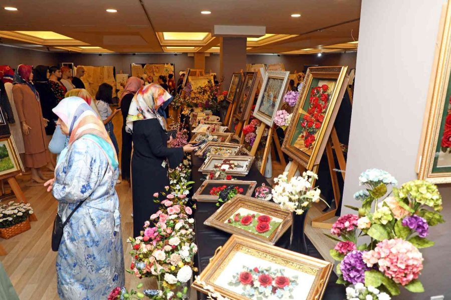 El Emeği Eserler Ziyaretçilerin Beğenisine Sunuldu