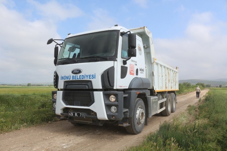 İnönü’de Tarla Yolları Onarılıyor