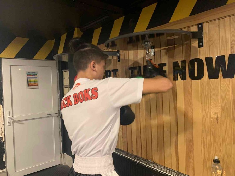 Eskişehirli Genç Kick Boks Şampiyonun Hedefi Milli Takım
