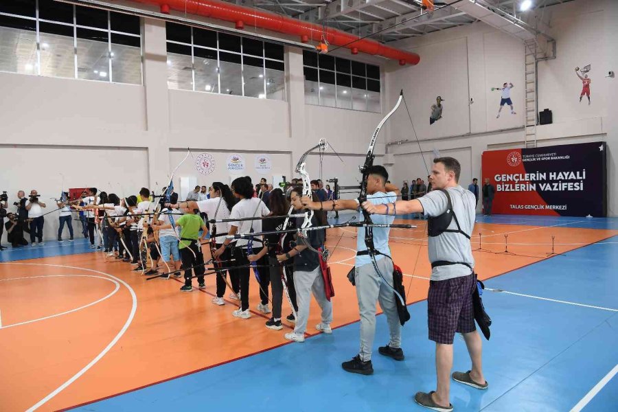 Başkan Büyükkılıç Gençlerle Buluştu