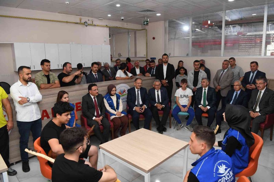 Başkan Büyükkılıç Gençlerle Buluştu