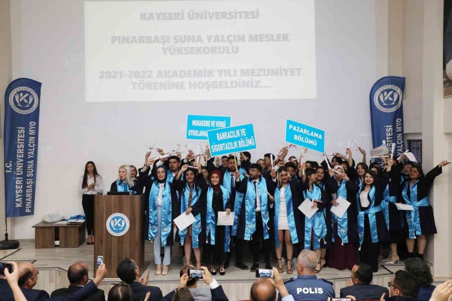 Kayü Pınarbaşı Myo’da 2021-2022 Akademik Yılı Mezuniyet Töreni Düzenlendi
