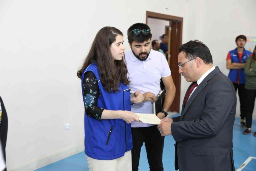 Vali Gökmen Çiçek Gençlerle Ve Milli Sporcular İle Buluştu