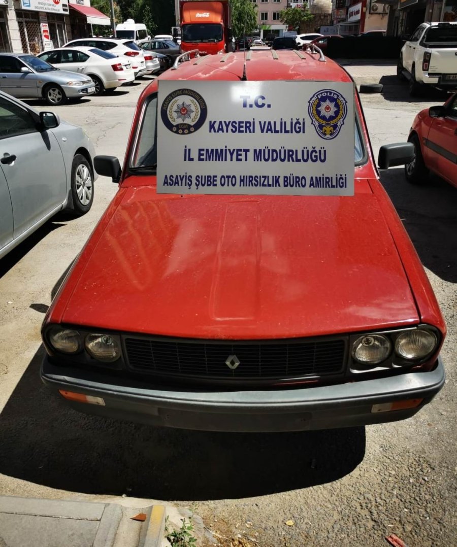 Düz Kontakla Çalınan Aracı Polis Buldu