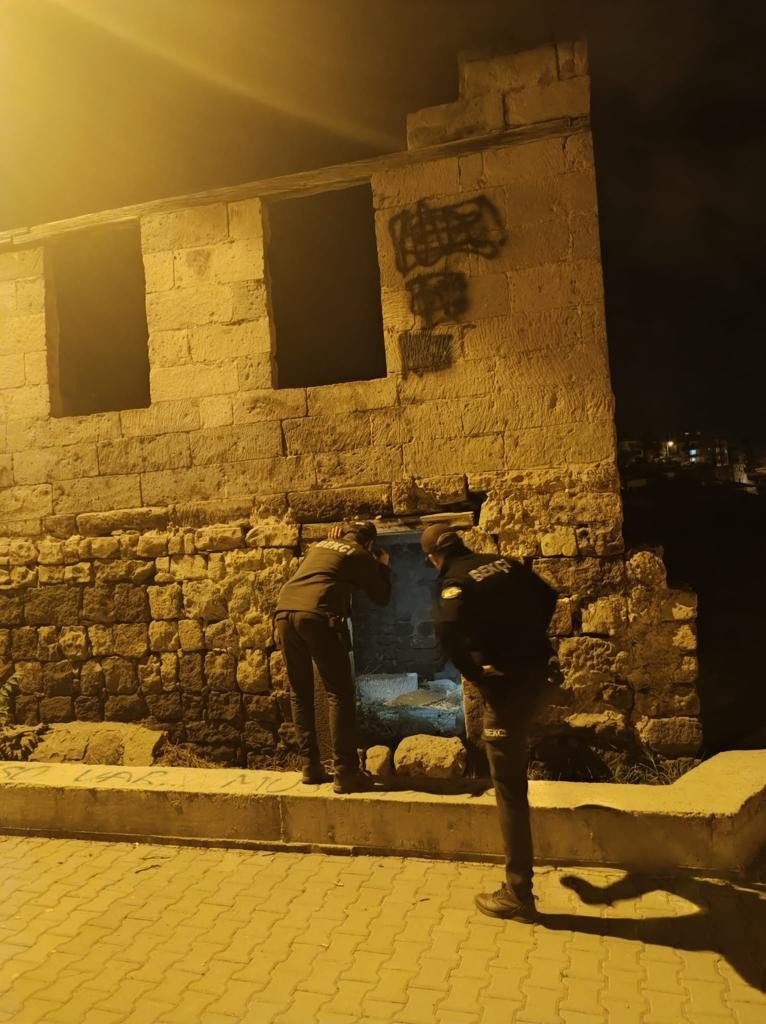 Polis Ekiplerinden Aralıksız 8 Saat Uygulama