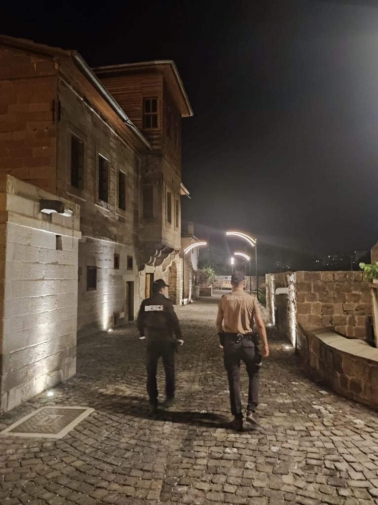 Polis Ekiplerinden Aralıksız 8 Saat Uygulama