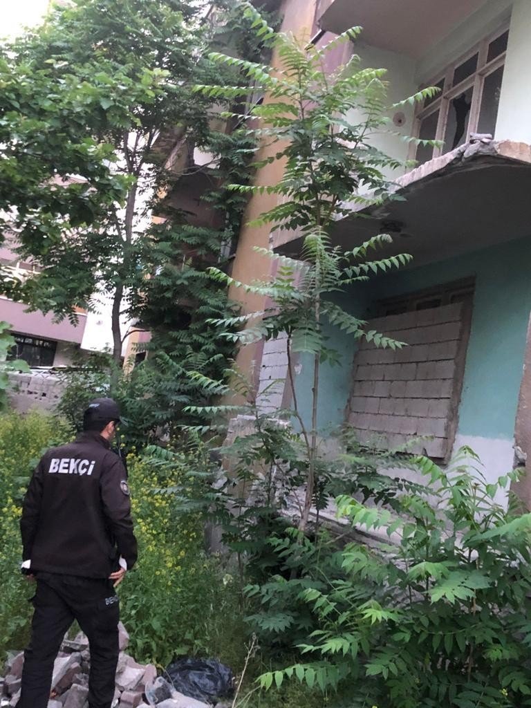Polis Ekiplerinden Aralıksız 8 Saat Uygulama