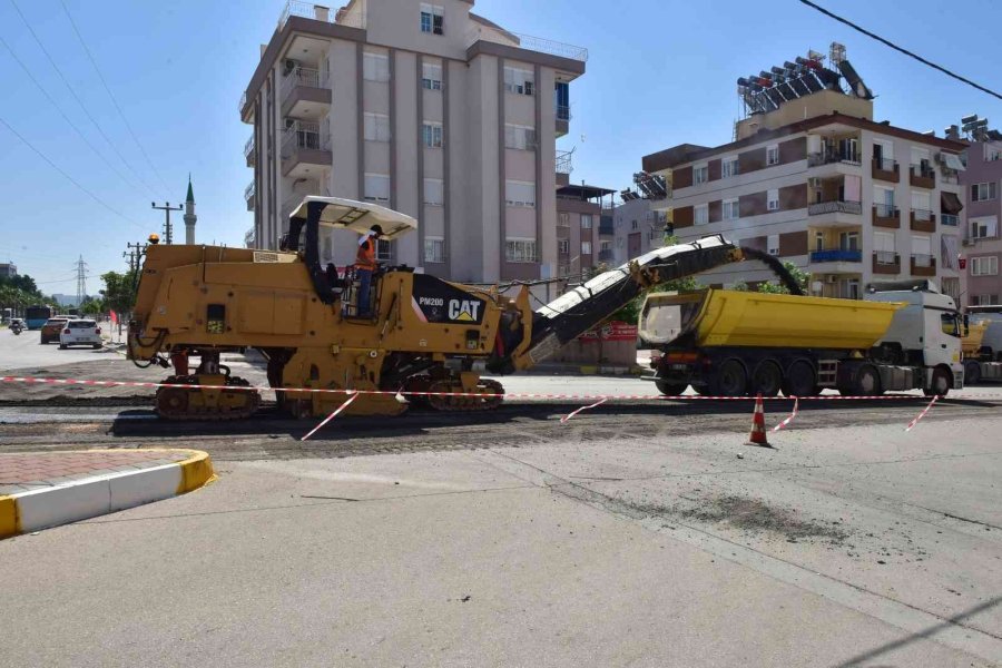 Kepez’de Hasar Gören Yollar Düzeltiliyor