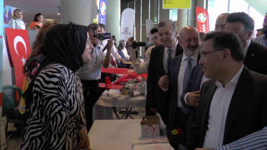 Kocafest’e Katılan Öğrenciler, Türk Havacılığına Katkı Sağlayacak Projeler Sergiledi