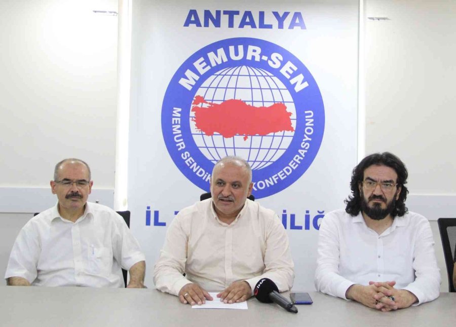 Kur’an-ı Kerim’e Tekme Atma Olayına Karışan 3 Öğrenciye Örgün Eğitim Dışı Cezası Verildi"