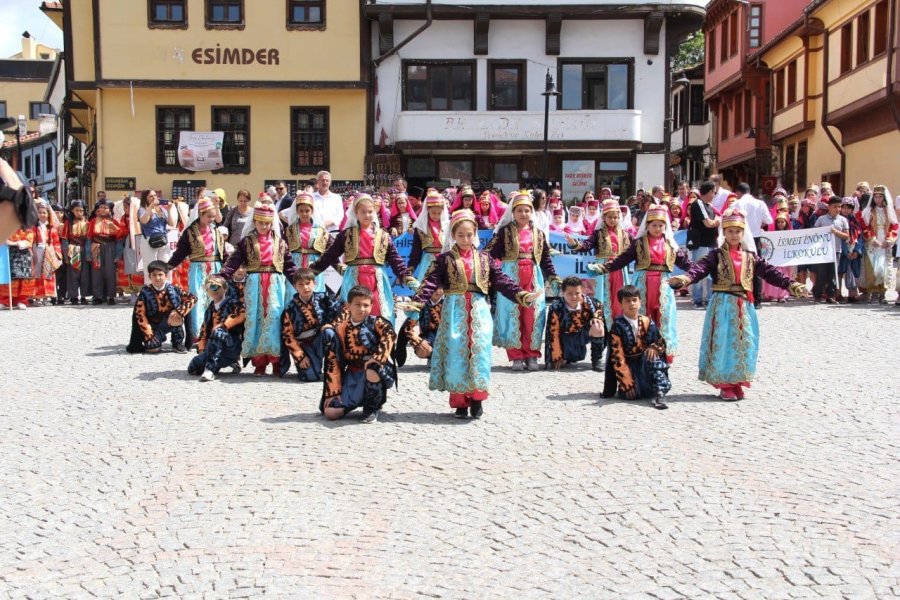 Odunpazarı’nda Halk Oyunları Şenliği
