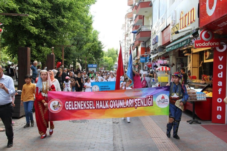 Odunpazarı’nda Halk Oyunları Şenliği