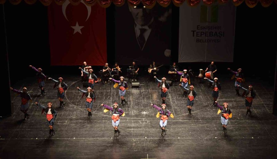 Tepebaşı’nda Yıl Sonu Halk Dansları Gösterisi
