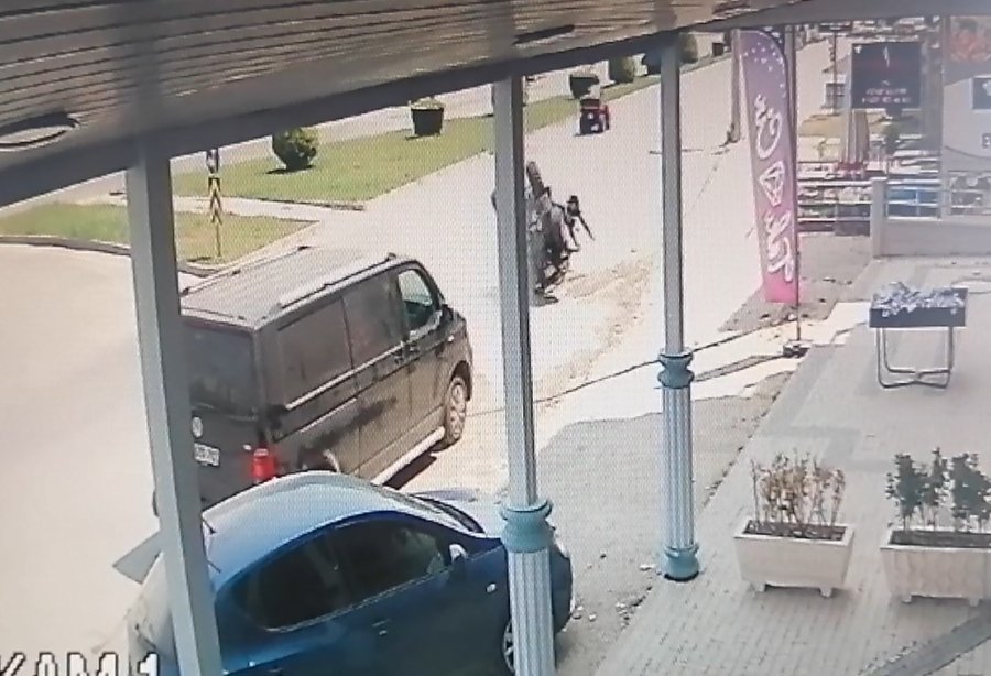 Park Halindeki Minibüse Çarpan Atv Takla Attı, İngiliz Turist Yaralandı