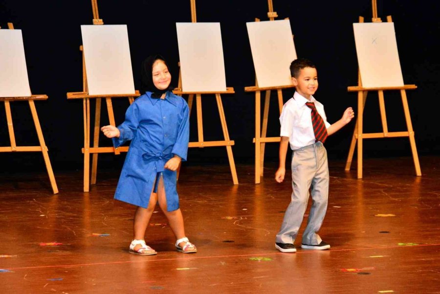 Miniklerin İlk Diploma Heyecanı