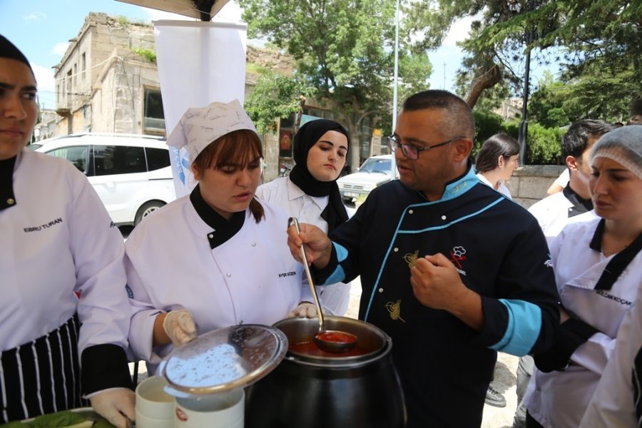 Gastronomi Şenliğinde 100 Öğrenci 11 Farklı Yemek Hazırladı