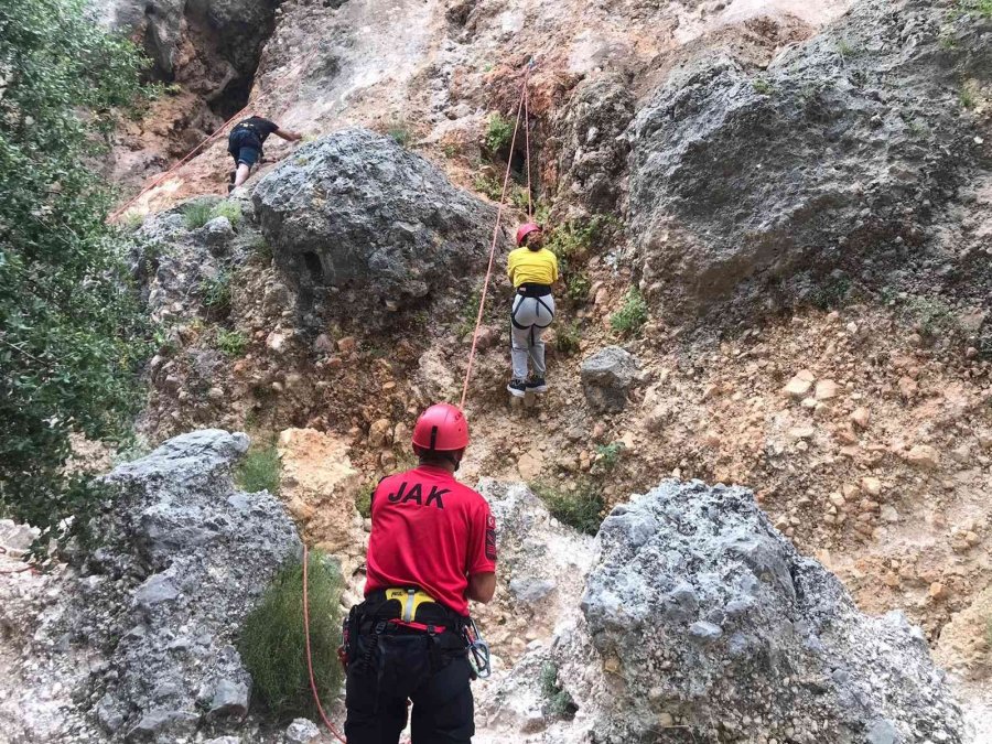 Jandarmadan Öğretmen Ve Öğrencilere Dağcılık Eğitimi