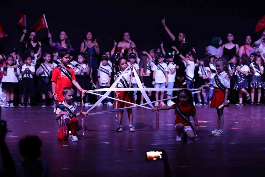 Miniklerin İlk Diploma Heyecanı