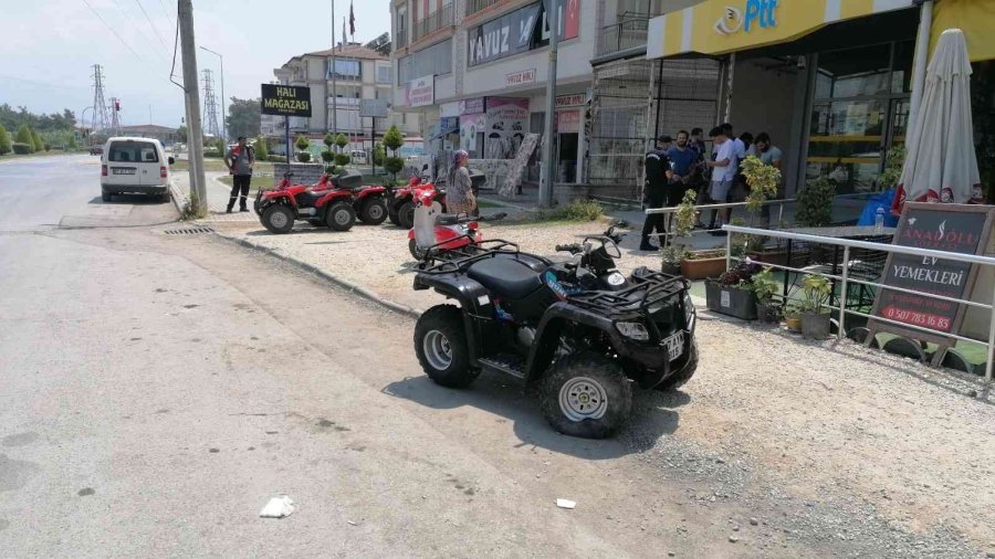 Park Halindeki Minibüse Çarpan Atv Takla Attı, İngiliz Turist Yaralandı