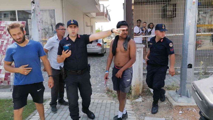 Park Halindeki Minibüse Çarpan Atv Takla Attı, İngiliz Turist Yaralandı