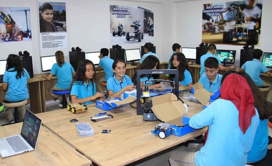 Oğlunu Kazada Kaybeden Anneden Örnek Davranış, Tüm Öğrenciler Çocuğu Gibi Oldu