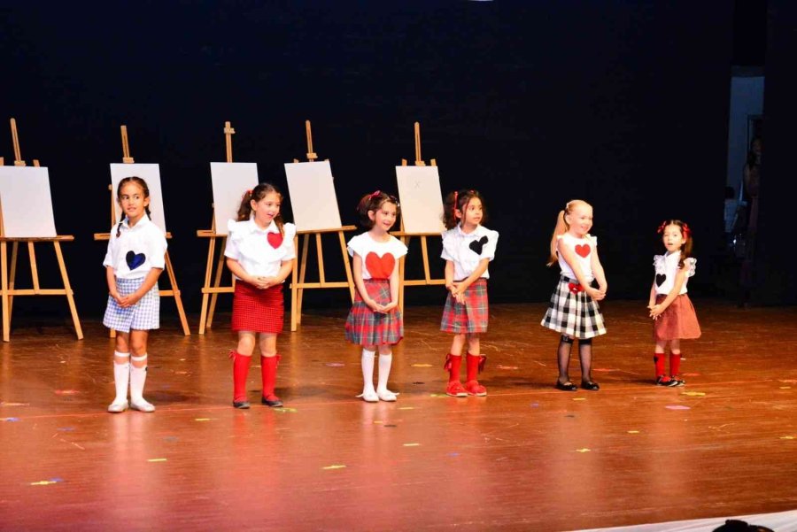 Miniklerin İlk Diploma Heyecanı