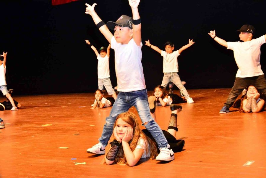 Miniklerin İlk Diploma Heyecanı