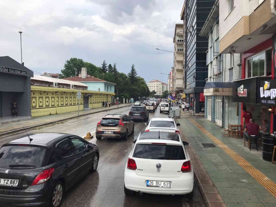 Eskişehir’de Sağanak Yağış Etkili Oldu