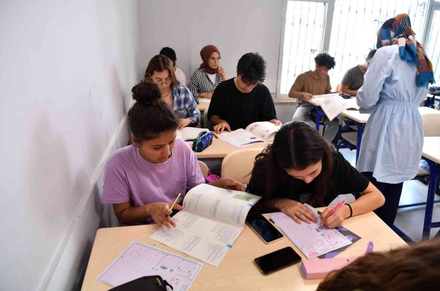 Konyaaltı Eğitimde Fırsat Eşitliği Oluşturuyor