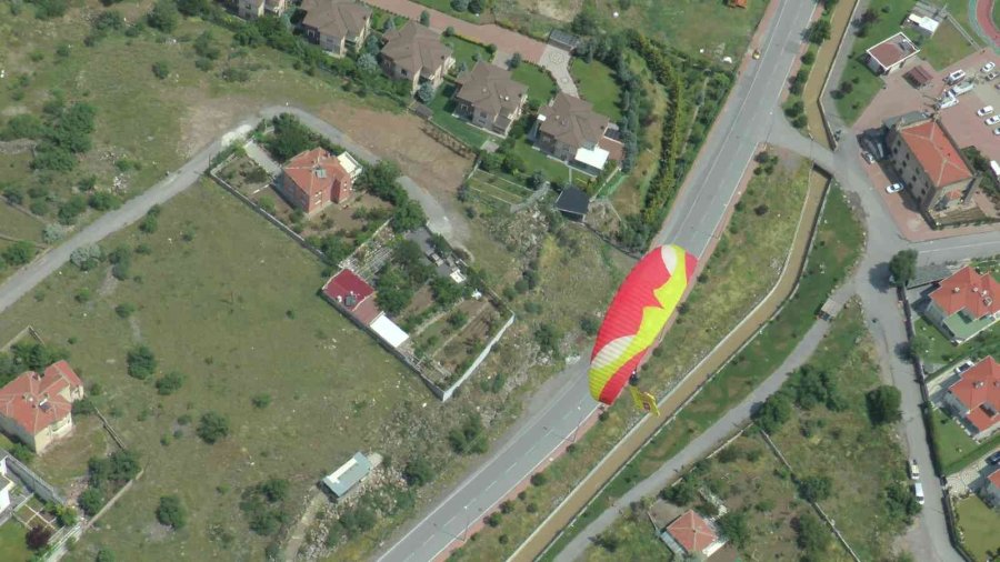 Kadına Şiddete ‘paraşütlü Farkındalık’